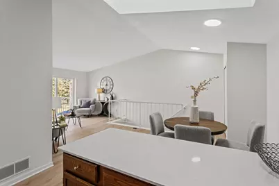 975 Pondview Court, Vadnais Heights, MN 55127 - Photo 7