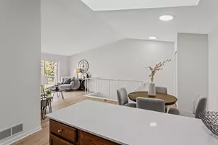 975 Pondview Ct, Vadnais Heights, MN 55127 - Photo 7