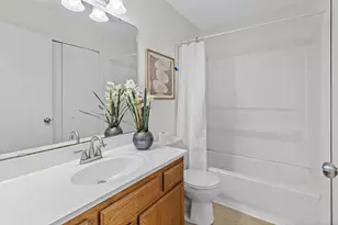 975 Pondview Ct, Vadnais Heights, MN 55127 - Photo 15