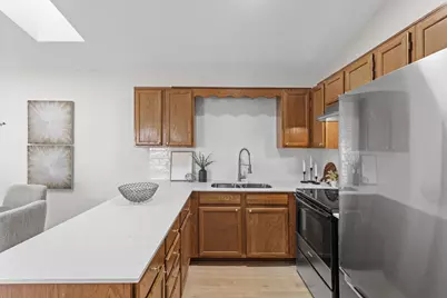 975 Pondview Court, Vadnais Heights, MN 55127 - Photo 3