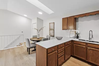 975 Pondview Court, Vadnais Heights, MN 55127 - Photo 5