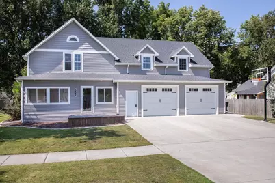 332 8th Avenue N, Casselton, ND 58012 - Photo 1