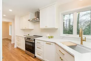 4809 Four Seasons Dr, Eagan, MN 55122 - Photo 9