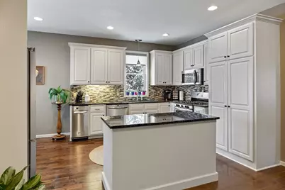 369 Sophia Avenue E, Maplewood, MN 55117 - Photo 5