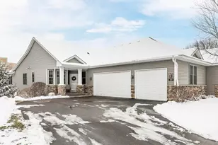 369 Sophia Ave E, Maplewood, MN 55117 - Photo 1