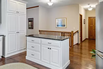 369 Sophia Avenue E, Maplewood, MN 55117 - Photo 9