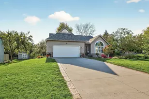 2084 Parkview Ln, Woodbury, MN 55125 - Photo 3