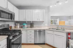 11863 River Hills Dr, Burnsville, MN 55337 - Photo 5