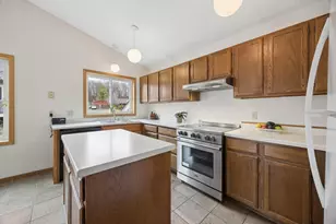 12975 Garner Ln, Apple Valley, MN 55124 - Photo 9