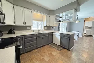 402 E 14th St, Fergus Falls, MN 56537 - Photo 9