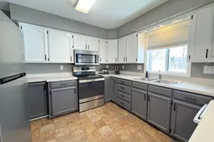 402 E 14th St, Fergus Falls, MN 56537 - Photo 7