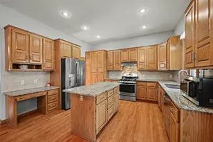 7087 Wellington Ln N, Maple Grove, MN 55369 - Photo 9