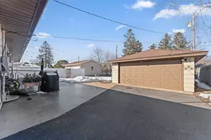 6810 61st Ave N, Crystal, MN 55428 - Photo 33