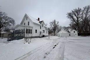 860 Montana Ave, Benson, MN 56215 - Photo 3