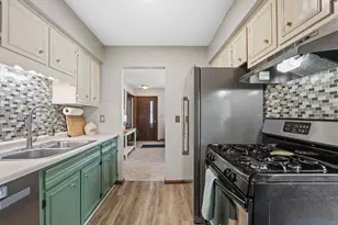 239 Highwood Dr, Chaska, MN 55318 - Photo 11