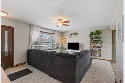 239 Highwood Drive, Chaska, MN 55318 - Photo 5