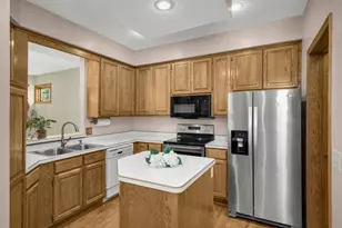 16270 Crystal Hills Dr, Lakeville, MN 55044 - Photo 7