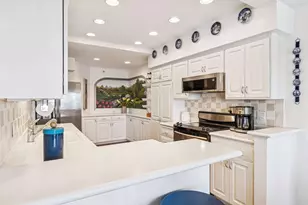 1235 Yale Pl, Minneapolis, MN 55403 - Photo 3