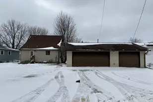 604 1st St S, Wahpeton,  58075 - Photo 3