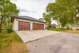 405 E Summit St, Battle Lake, MN 56515 - Photo 9