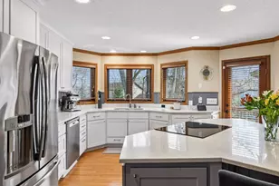 4424 Camelot Dr, Minnetonka, MN 55345 - Photo 13