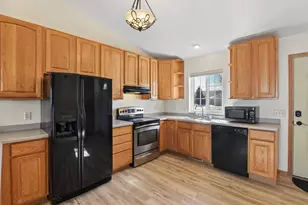 941 W Edge Pl, New Richmond, WI 54017 - Photo 3