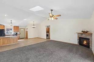 941 W Edge Pl, New Richmond, WI 54017 - Photo 5