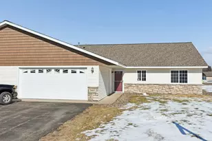 941 W Edge Pl, New Richmond, WI 54017 - Photo 1