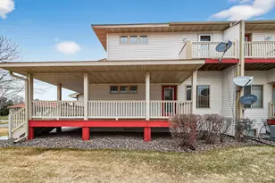 8635 Tessman Cir N, Brooklyn Park, MN 55445 - Photo 3