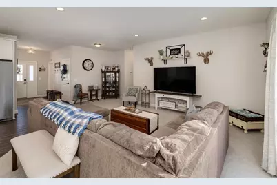 404 Grant Avenue SE, Hutchinson, MN 55350 - Photo 3