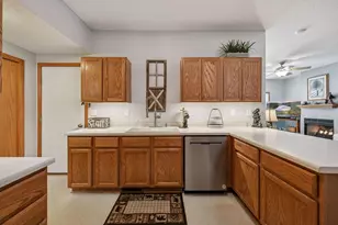 1109 Crystal Ct, Chaska, MN 55318 - Photo 7