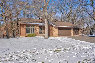 214 Woodridge Dr, Vadnais Heights, MN 55127 - Photo 1