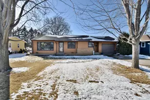 718 Stearns Ave, Paynesville, MN 56362 - Photo 1