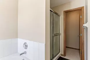 2888 Eagle Valley Dr, Woodbury, MN 55129 - Photo 31