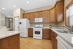 1256 County Rd D E, Maplewood, MN 55109 - Photo 11