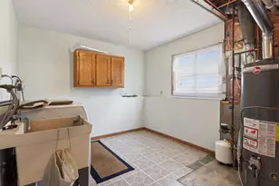 9656 Thomas Ave N, Brooklyn Park, MN 55444 - Photo 19