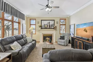 305 Pondview Ln, Chaska, MN 55318 - Photo 19