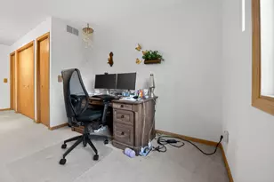 7040 49th St N, Oakdale, MN 55128 - Photo 27