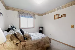 7040 49th St N, Oakdale, MN 55128 - Photo 21
