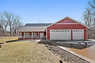 438 Wildwood Rd, Mahtomedi, MN 55115 - Photo 1