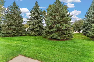 696 Monn Ave, Vadnais Heights, MN 55127 - Photo 17