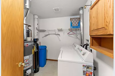 696 Monn Avenue, Vadnais Heights, MN 55127 - Photo 15