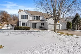 7215 Sunshine Dr, Eden Prairie, MN 55346 - Photo 1