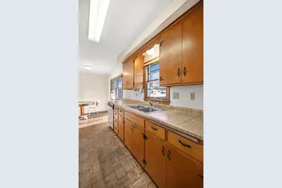 5057 Nine Mile Creek Circle, Bloomington, MN 55437 - Photo 5