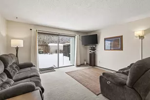 6042 Golden Valley Rd, Golden Valley, MN 55422 - Photo 9