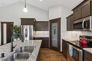 1305 Meadow Ct, Shakopee, MN 55379 - Photo 11