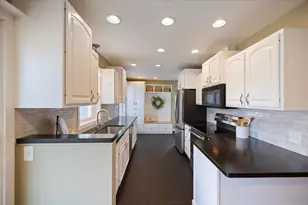 8131 Upton Ave S, Bloomington, MN 55431 - Photo 7