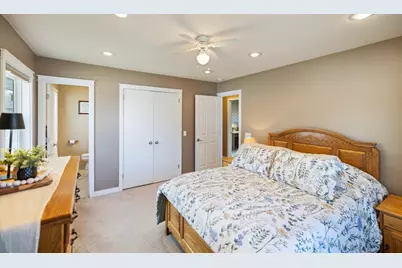 8131 Upton Avenue S, Bloomington, MN 55431 - Photo 15