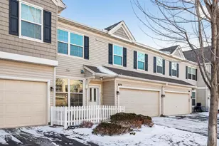 879 Braunworth Ct, Chaska, MN 55318 - Photo 1