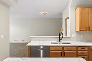 879 Braunworth Ct, Chaska, MN 55318 - Photo 15